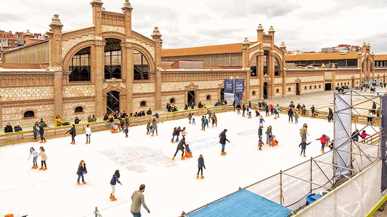 La pista de hielo al aire libre de Matadero reabre sus puertas y la del Palacio de Cibeles lo hará el 13 de diciembre