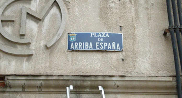 El PSOE reclama cambiar el nombre a la plaza `Arriba España´ 