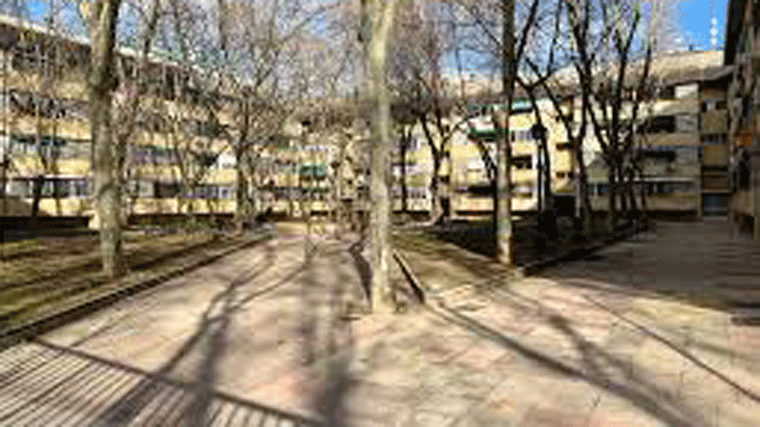 Vecinos de Orcasitas se manifiestan por la remodelación 'sin consultar' de la Plaza de la Memoria Vinculante