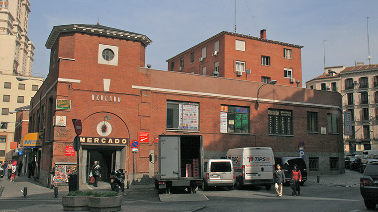 La plaza de Mostenses será peatonalizada y estará unida a Gran Vía con un itinerario para viandantes