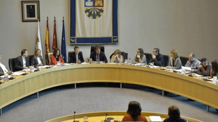 El Pleno rechaza colocar banderas de España en las prinicipales entradas de la ciudad