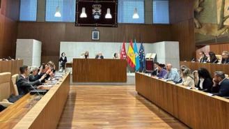 La oposición vuelve a tumbar el pago de facturas atrasadas con cruce de acusaciones