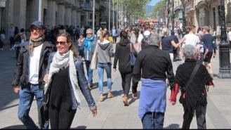 La población residente en España marca un nuevo máximo al rozar los 48,7 M