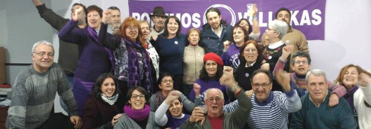 Iglesias celebra la victoria en Vallecas con Montero y su madre