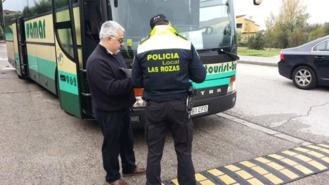 Los autobuses escolares superan la inspección de la Policía Local