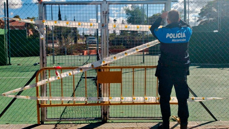 La Policía cierra los recintos deportivos al aire libre, denunciará a quien no lo respete