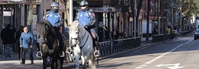 Policía a caballo para frenar las peleas, atracos y drogadicción en la Cuña Verde