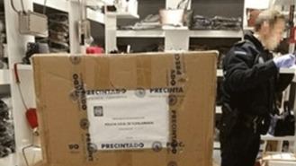 La policía decomisa 3.540 gorras 'Robin Ruth', se habrían vendido por 35.400 €