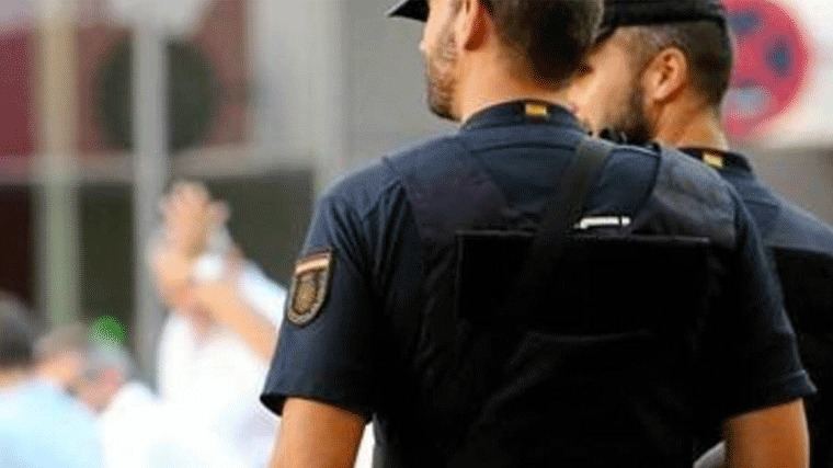 Mata a su mujer en Rute (Córdoba) y se entrega a la policía en Madrid