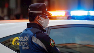 Detenido un joven en Moratalaz por tirar a su tío de la silla de ruedas y agredir a un agente