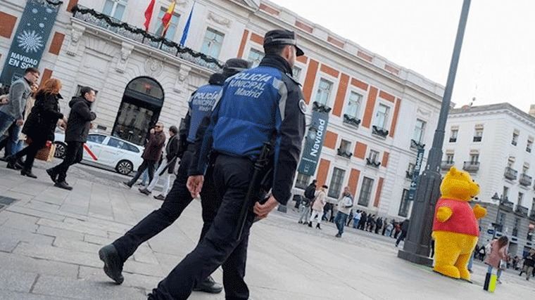 La Policía Muncipal puede cachear ya con guantes detectores de metales