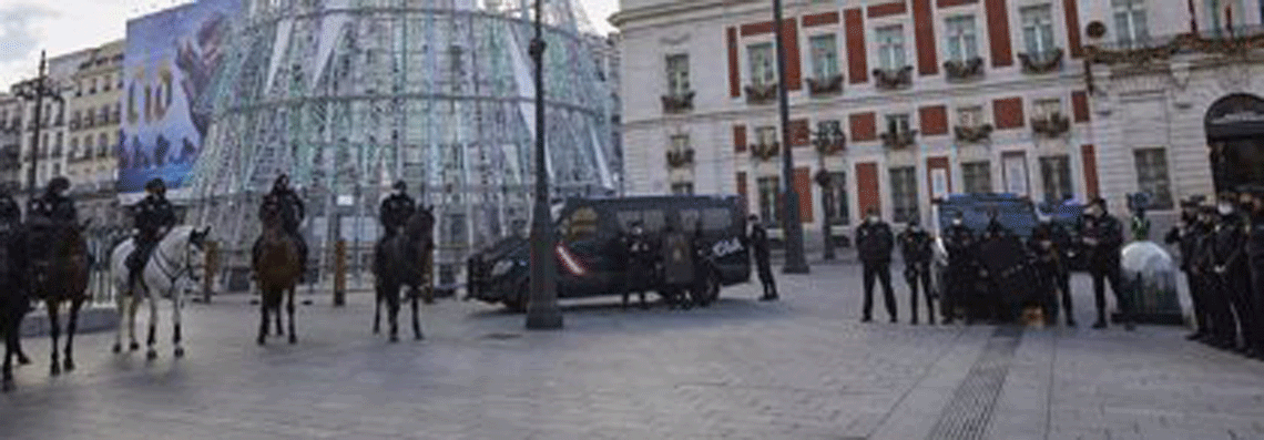 Detenido un hombre en Vallecas que fabricaba navajas y tiragomas 'altamente lesivos'