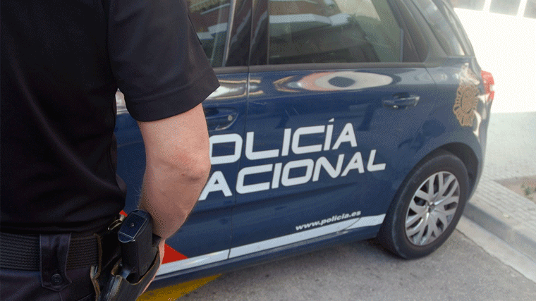 Detenidos por agredir a un hombre que les recriminó dejar las bicis en medio de la acera