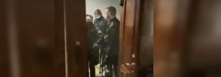 Investigan a los policías de la 'patada en la puerta' en una fiesta ilegal