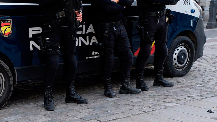 Unos 200 policías desmantelan una decena de narcopisos en Carabanchel