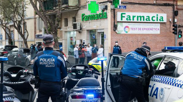 Detenido por agredir a su mujer junto a un amigo en su vivienda de Vallecas