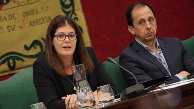 La alcaldesa de Móstoles (PSOE) ficha a su hermana por 52.000 € como cargo de confianza