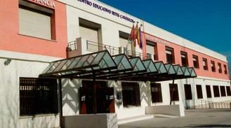 Oferta de cursos y talleres para mayores en el Centro Educativo Reyes Católicos