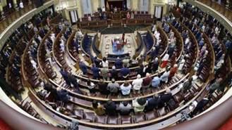 La revalorización de las pensiones y las ayudas al transporte en jaque tras amenazar PP, Vox y Junts con tumbarlas