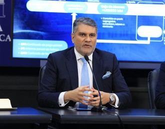 Farrugia promueve financiamiento de Caja de Ahorros para acelerar obras en Panamá
