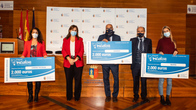 El Ayuntamiento entrega los `Premios Iniciativa´ por valor de 1.000 y 2.000 €