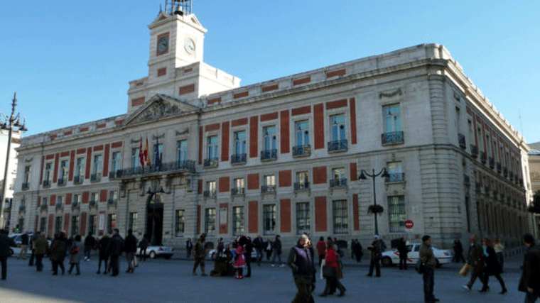 ARMH reclama a Ayuso una placa en la Real Casa de Correos a las víctimas del franquismo tras su viaje a a Auschwitz