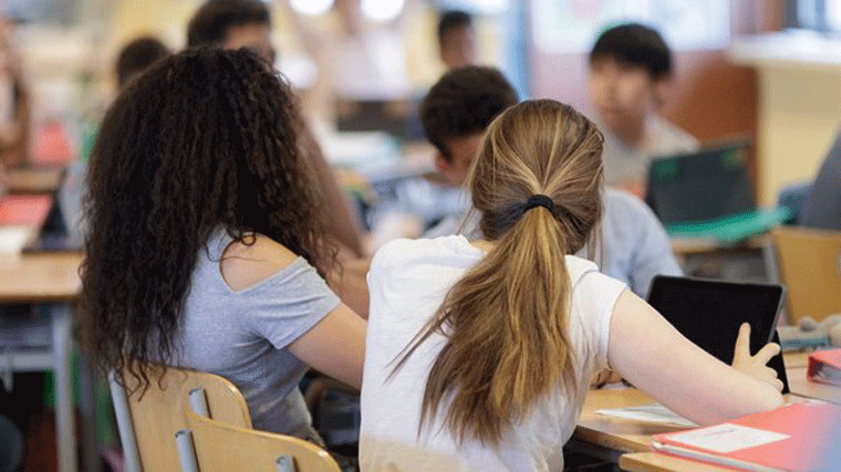 La Comunidad aplaza 'hasta nueva fecha' las pruebas a estudiantes madrileños