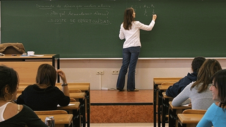 UGT tilda de 'insuficiente' la OPE para docentes y reclama la convocatoria de 12.000 plazas