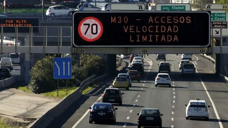 Madrid activa el protocolo anticontaminación y limitá a 70 km la velocidad en M30 y accesos