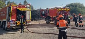 Voluntarios de Protección Civil colaboran en la extinción del incendio en San Martín de Valdeiglesias