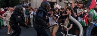 Cargas policiales, dos detenidos y 22 policías heridos en las protestas propalestinas de la última etapa de la Vuelta