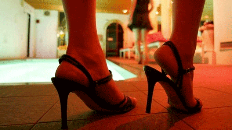 Propuesta del PSOE contra la prostitución: Sanción al cliente y ayuda a las mujeres