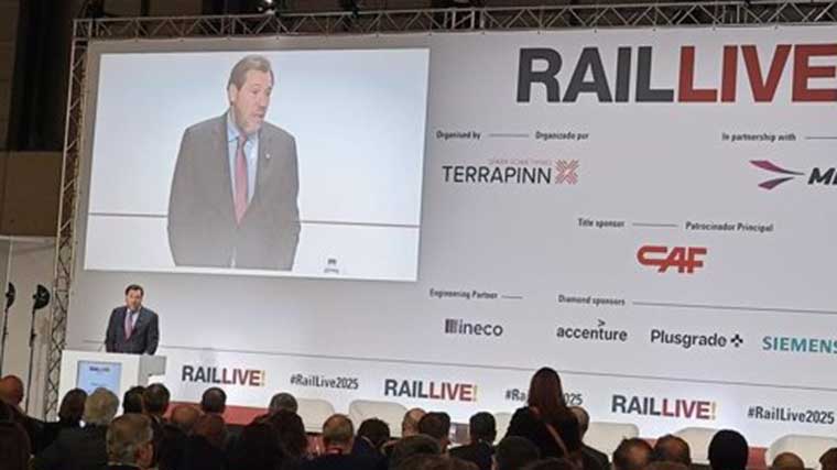 Puente repite que el tren 'vive el mejor momento de su historia' y promete los 350 km/h Madrid-Barcelona para 2029