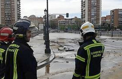 El Puente de Segovia seguirá cerrado por la rotura de una vía de agua