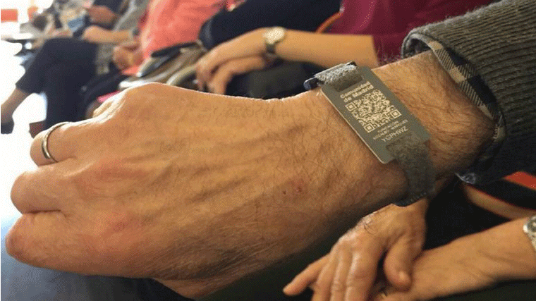 El Ayuntamiento tiene 60 pulseras de emergencia para enfermos de Alzhéimer