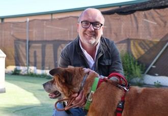 Fomenta la adopción de animales en el centro de protección local