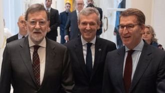 (I-D) El expresidente del Gobierno Mariano Rajoy; el presidente de la Xunta de Galicia, Alfonso Rueda y el presidente del PP, Alberto Núñez Feijóo