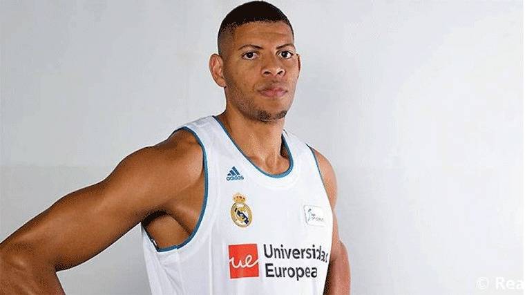 Tavares, el gigante de 2,20 metros, ficha por el Real Madrid hasta 2020