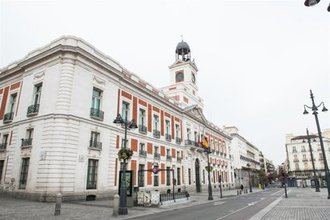 Sánchez cuela un gol a Ayuso y declara Lugar de Memoria Democrática la Real Casa de Correos: La Comunidad recurrirá ante la AN