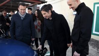 Entra en funcionamiento el primer punto grautito de recarga de coches eléctricos