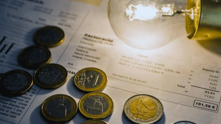 El recibo de la luz se dispara casi un 6% en enero, 4 euros más