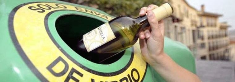 Madrid prohibe reciclar vídrio de 22 a 8 horas: La multa de hasta 750 €