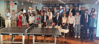 Almeida se compromete a mejorar instalaciones para el tenis de mesa en párkinson