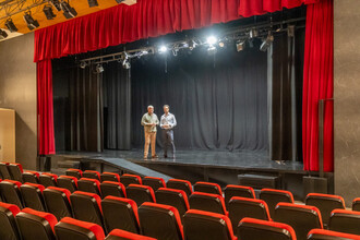 Modernización del Salón de Actos en la Casa de la Cultura para eventos teatrales profesionales