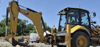 Formación especializada para operarios en manejo de retroexcavadoras