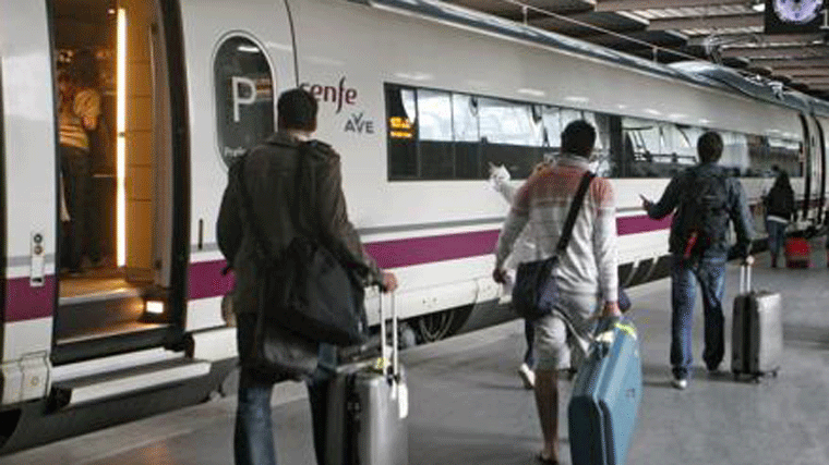 Renfe reduciría 30 € el billete del AVE si Adif baja a la mitad los cánones