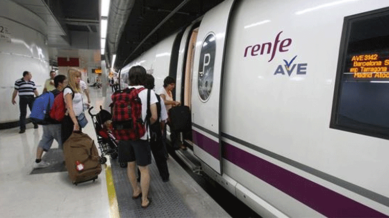 Renfe pone a la venta 320.000 billetes del AVE con rebajas del 70%