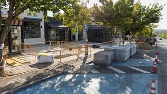 Renovación de aceras en la avenida Siglo XXI mejora la seguridad peatonal