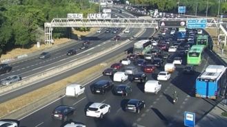 Varios accidentes en la A-6, A-2 y A-42 causan retenciones en la entrada a Madrid