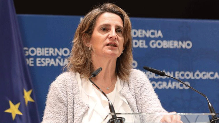 Ribera admite que 'no basta' con rebajar impuestos y anuncia más medidas para la luz